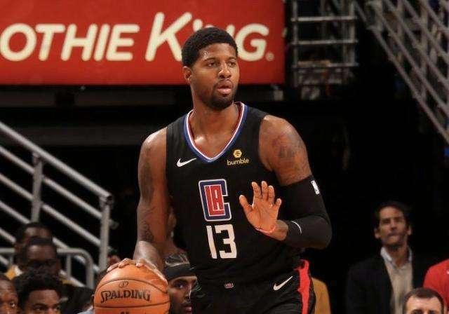 在幕后默默 在幕后默默