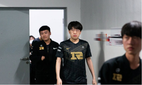 拒绝态度坚 拒绝态度坚