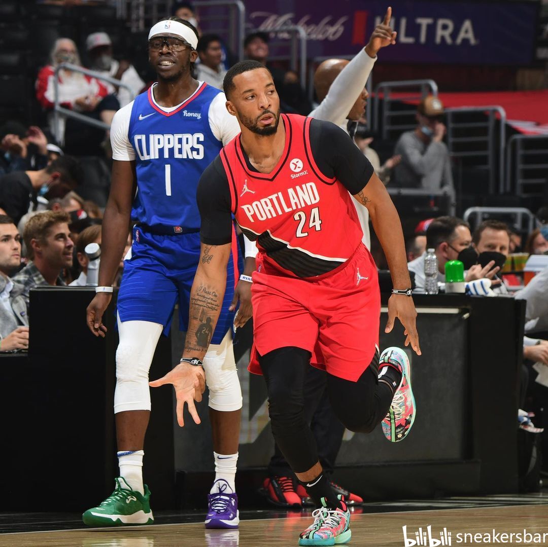 根据球员的 根据球员的